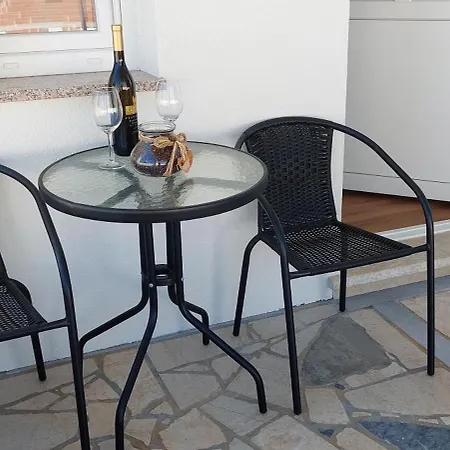 Palace Apartment *