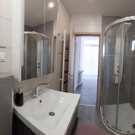 Apartment Palace *