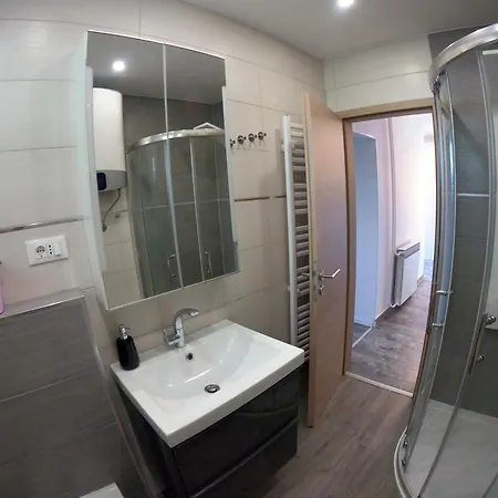 Apartment Palace *