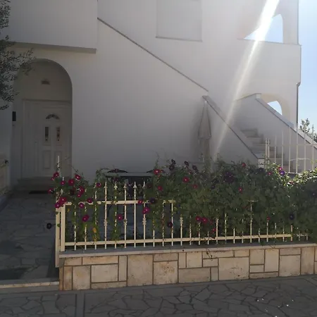 Palace Apartment *