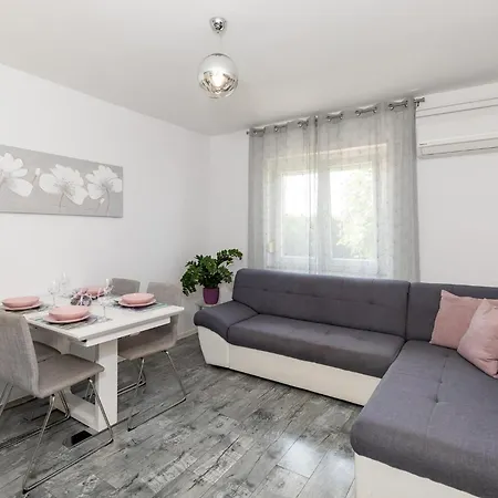 Lejlighed Palace New! *