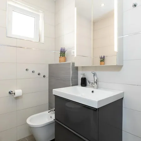 Palace New! Appartamento Porec