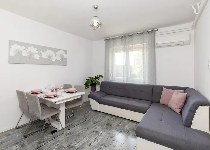 Apartment Palace *