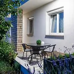 Palace Apartment *