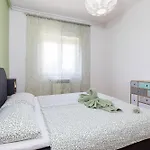 Palace Apartment *